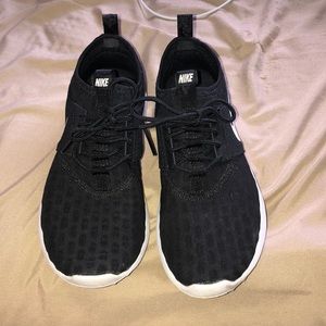 Black Nike Sneaker